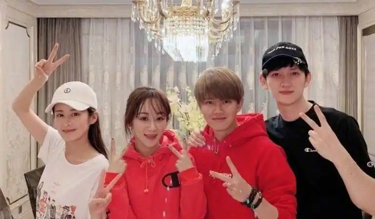 原创"育娃神剧"开播了!任嘉伦为主演打call,无意间暴露颖儿真名