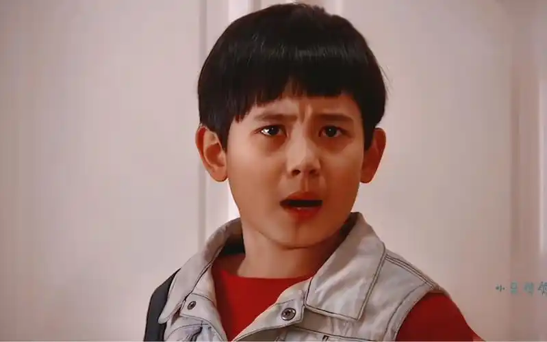 笑拥了 原来这么多大咖都演过胡先煦的爸爸啊 小胡小时候话真的很多