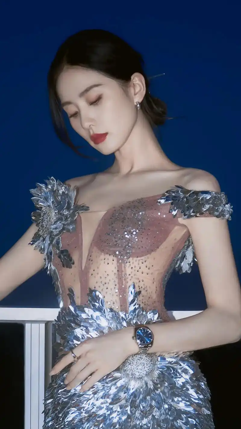 熠熠星光 / 一抹蓝 #刘诗诗星光鎏金裙 #刘诗诗 #清冷感 - 抖音