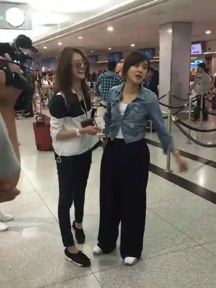 郑爽真实身高是多少?郑爽合照曝露身高 郑爽身高揭秘