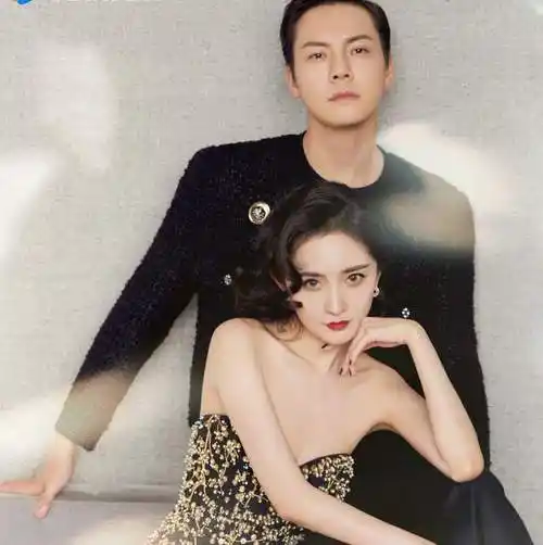 戏外撒糖杨幂陈伟霆拍摄情侣风大片搭肩牵手亲密十足真养眼