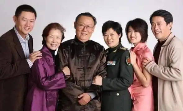 回顾吕中成名路上有泪被忽略的儿子成她骄傲女儿成国家的骄傲