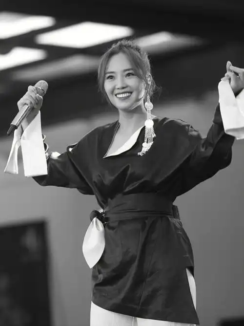 著名歌手云朵#in见萩演绎经典歌曲《我的楼兰》99"你总是随手把银簪