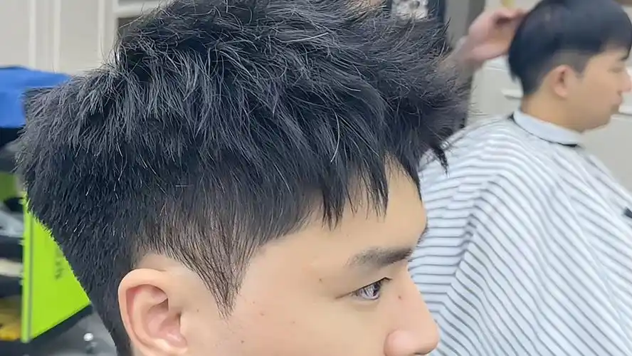 方脸型适合的美式前刺