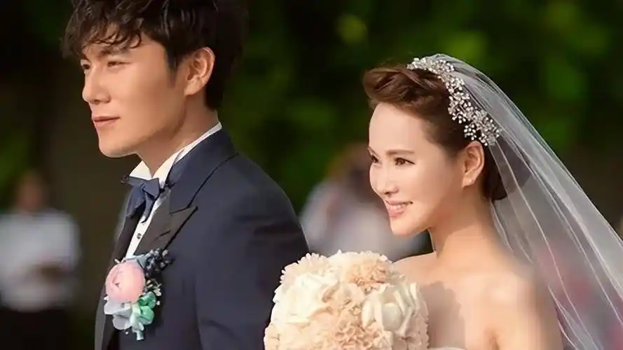 56岁伊能静"表白小作文"刷屏全网,意外揭开秦昊走红的秘密