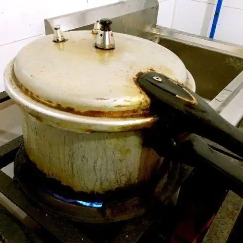 高压锅超期服役易成"定时炸弹"超期服役,缺乏保养和维修的煤气罐,稍遇