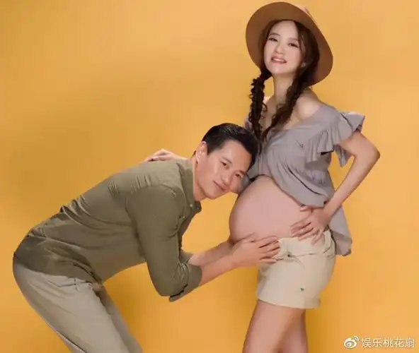 从她接连官宣怀孕生子的消息也不难看出,嫁入豪门后的安以轩与老公的