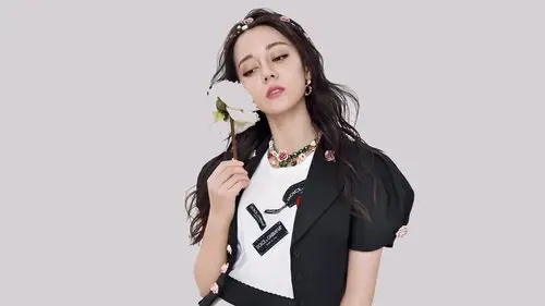 内地明星迪丽热巴明星风尚壁纸15