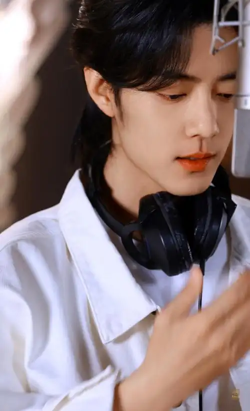 肖战直播##肖战小香风外套