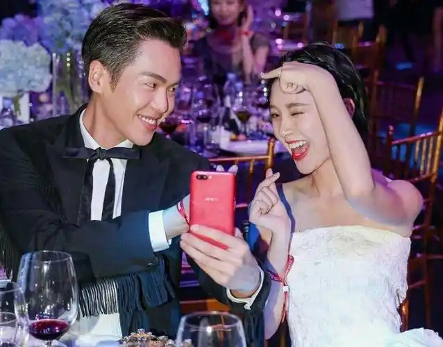 和别人都是严肃脸,唯独对唐艺昕不同|张若昀|毛晓彤|张显宗_网易订阅