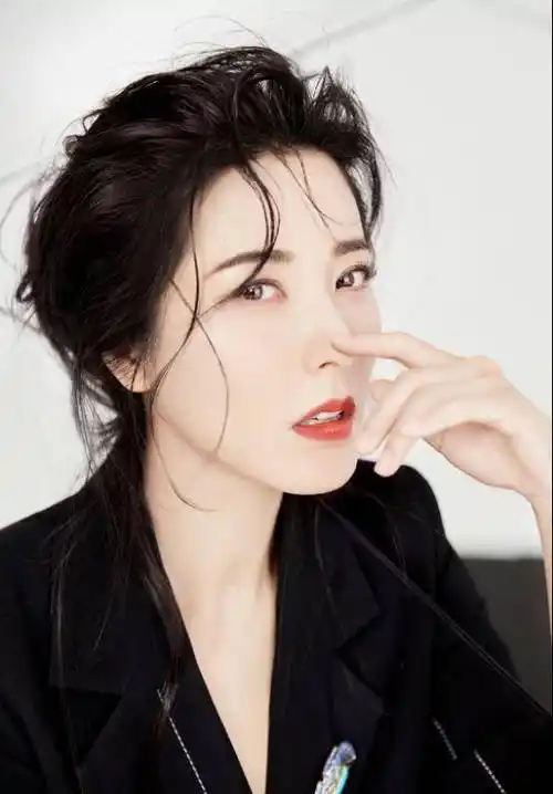 演员曾黎:46岁风韵犹存,不缺追求者,就是不结婚_中戏_戏曲_秦海璐