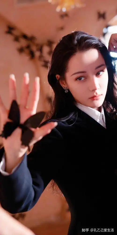 迪丽热巴的颜值是否过誉?