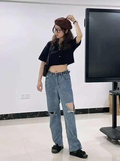 ootd黑色短上衣77破洞牛仔裤清凉一夏