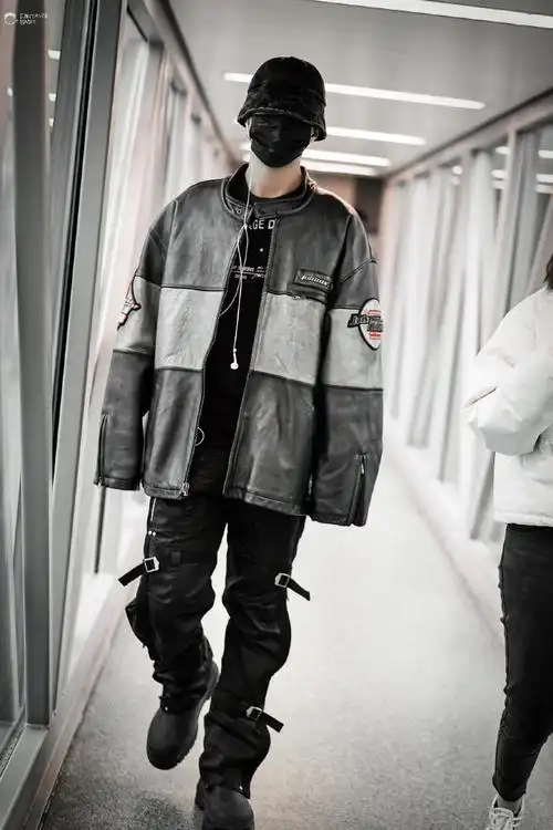 范丞丞机场饭拍图丞丞好会穿这穿搭超酷的祝一切顺利