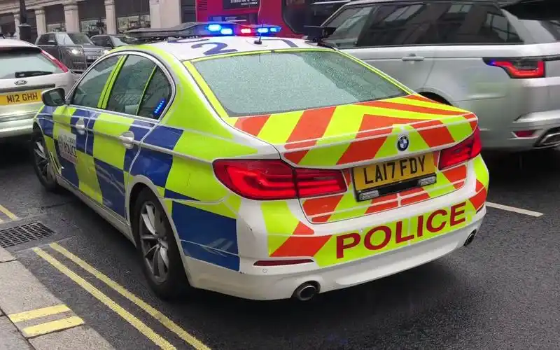英国伦敦城市警察 宝马530d 警车灯光演示_哔哩哔哩_bilibili
