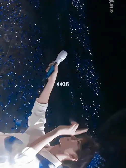 蓝海真的太美了,好想去现场举他的灯牌,放肆大声喊他的名字#王俊凯