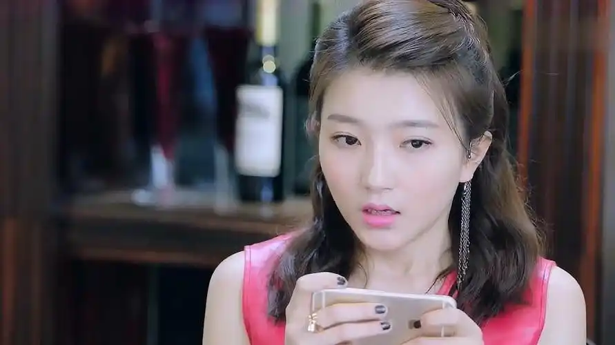 暖爱:江泊儿对哥哥说话酸溜溜,说完直接就走了