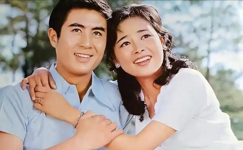 原创演员张瑜分手后单身30年再见前夫仍会心动65岁无儿无女