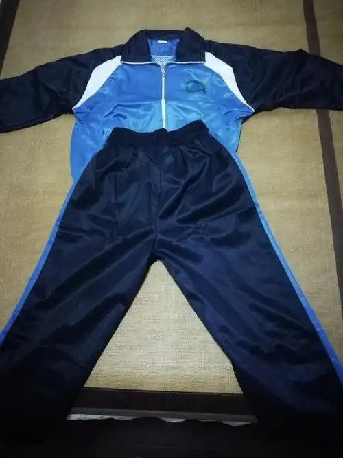 徐州金光绒小学生校服,运动服(全新一套)_徐州服装/配饰/鞋包-分类265
