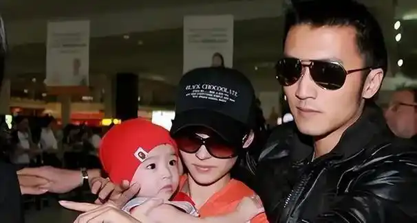 直到如今才明白,谢霆锋对张柏芝不仅是喜欢,而是用尽全力的深爱