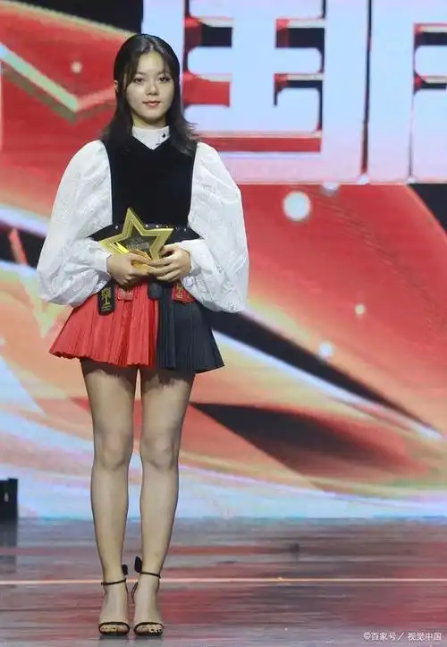 00后精英小花——赵今麦,高颜值,大眼睛,乖巧可爱