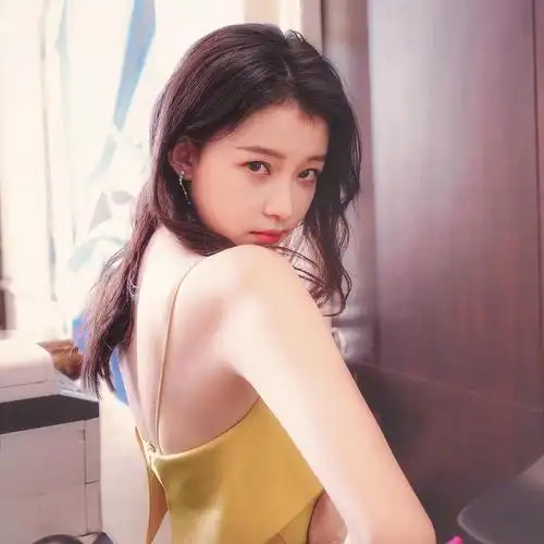 孙怡昨天征图换头像我从粉丝那里偷图了