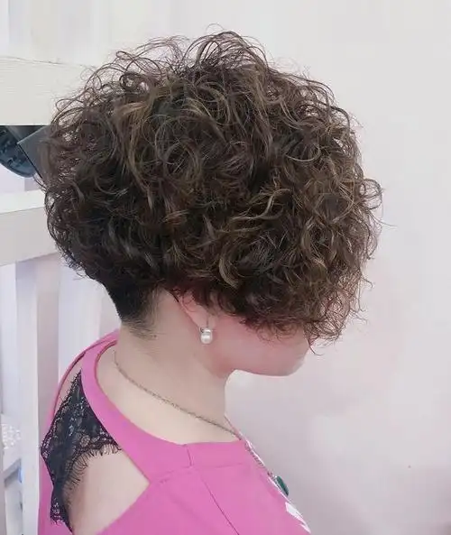 中短发烫发发型2019 2020中短烫发发最新发型女-图片大观-奇异网