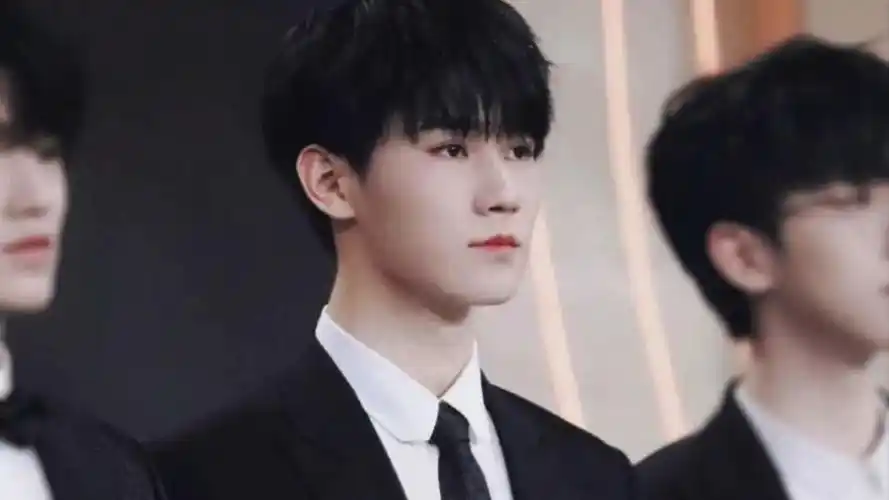 所爱隔山海 by柏林张真源橙光素材 - 堆糖,美图壁纸兴趣社区