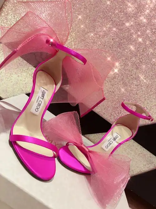 粉色的我,特别被这双鞋种草太喜欢这两片夸张的蝴蝶结96之前有尖头