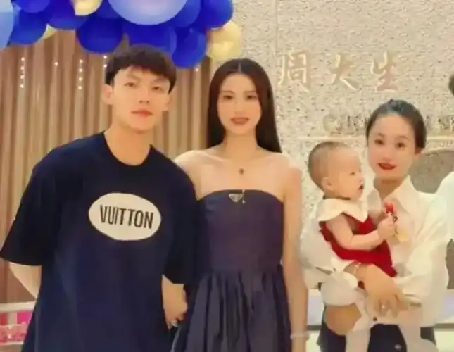 徐杰女朋友颜值不输孙悦老婆,女友身材傲人,长相清纯可爱_身高_1_cba