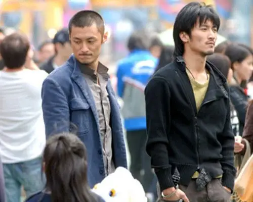 【图】谢霆锋余文乐演警匪时隔六年再合作 称不太熟是好事