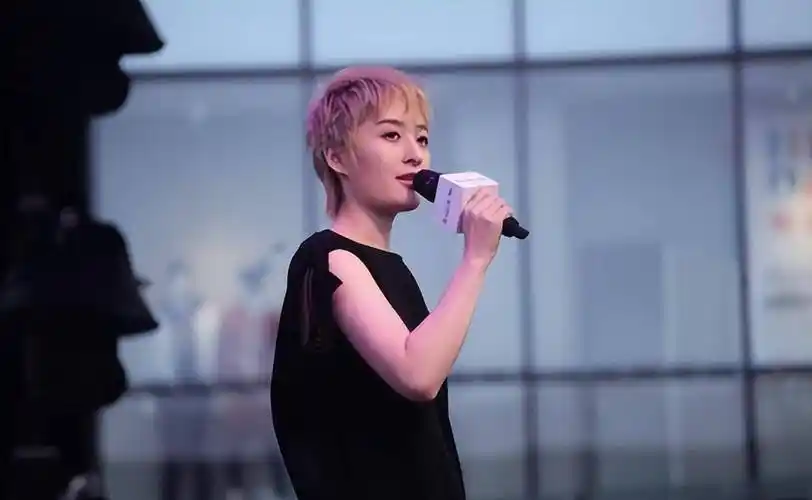 曾轶可:被官媒点名气走评委,与刘亦菲传恋情,如今性取向成迷?