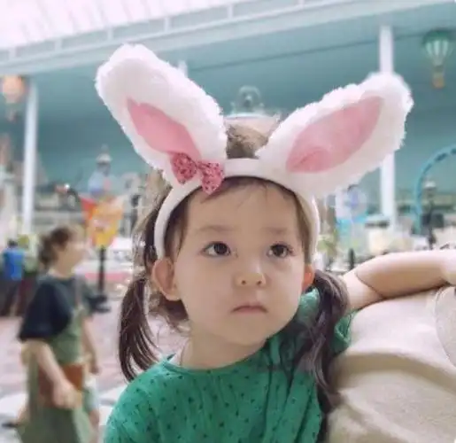 华晨宇女儿首次曝光华晨宇女儿正脸照曝光