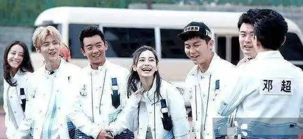 跑男团纷纷为鹿彤恋送去祝福时,只有她暖心替热巴留尊严_鹿晗_关晓彤