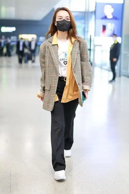 吴昕衣品开挂后太惊艳西装配上休闲裤休闲正式风轻松拿捏