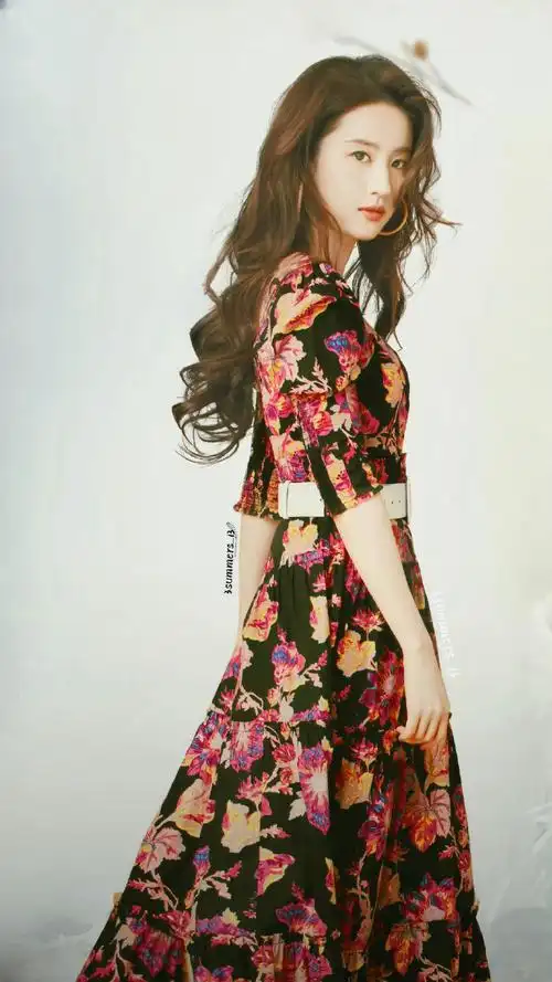 刘亦菲彭冠英吻戏##刘亦菲花裙大波浪