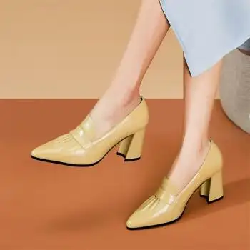 艾米娜 尖头粗跟英伦风单鞋女百搭通勤舒适高跟鞋 杏色 36