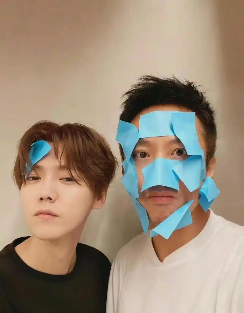 邓超晒照说和鹿晗年龄