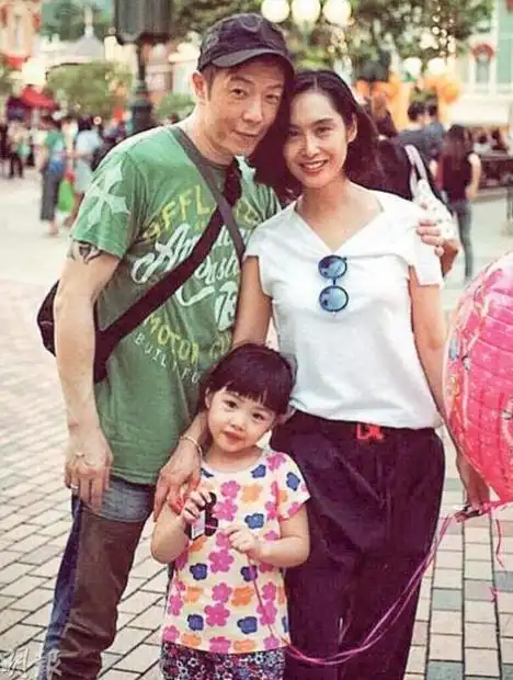 黄贯中:曾扬言要为朱茵手刃生父,相恋20年,如今他们现状如何?