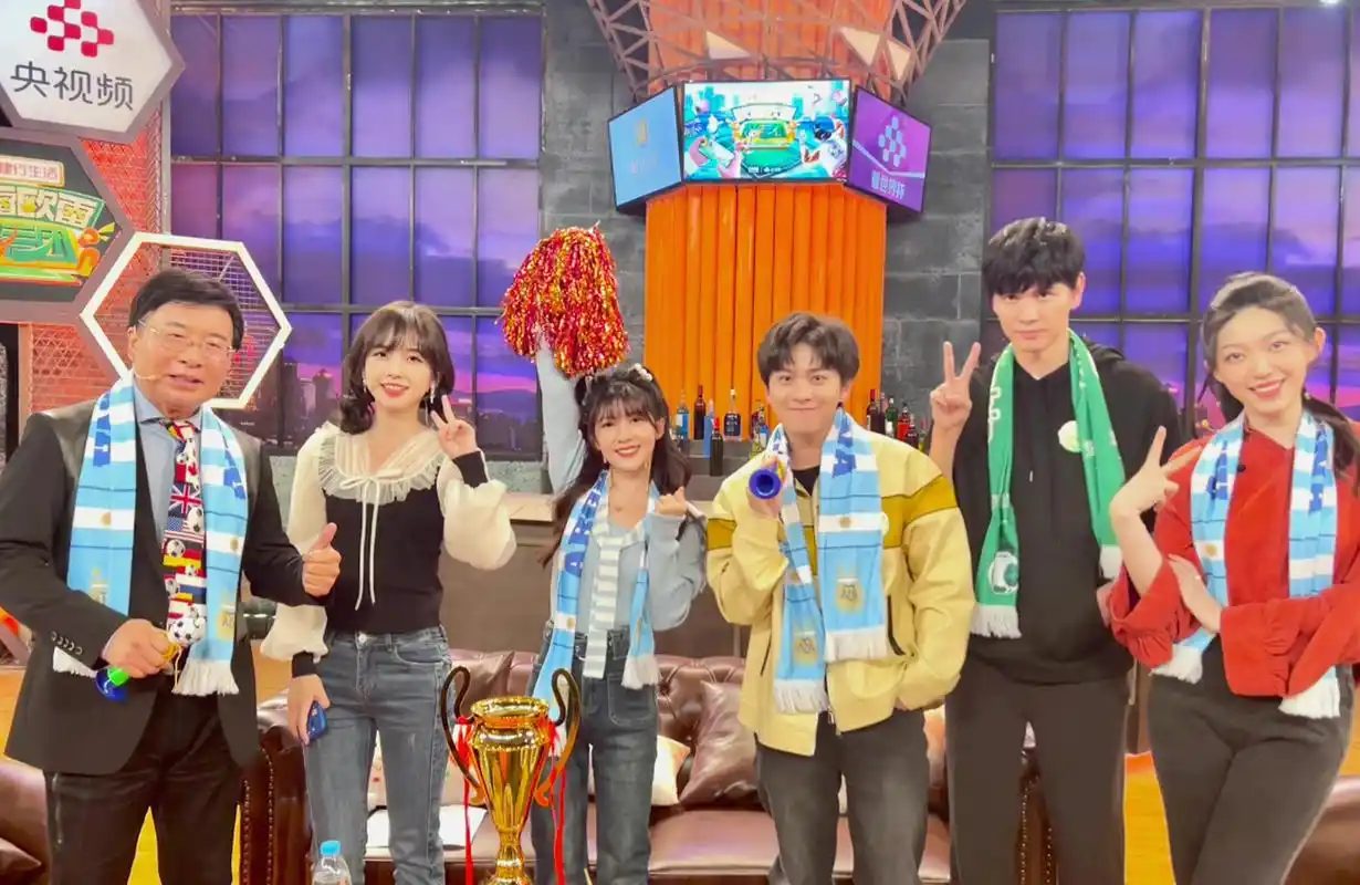 这赖美云好矮啊,比165的王冰冰矮快一个头,她有鞠婧祎高么?