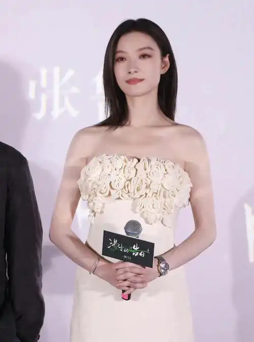 积家大使倪妮出席电影首映礼