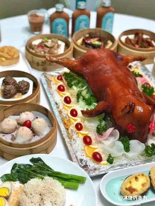 湖州美食友记新品鸿运烤乳猪真滴太绝啦