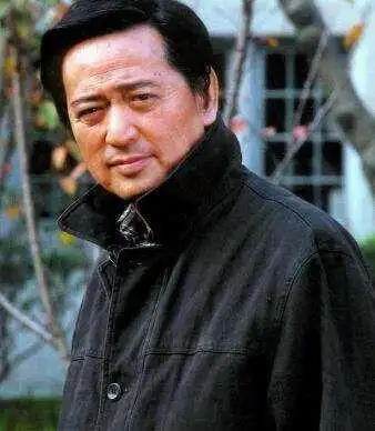 "国家一级演员"赵有亮,曾在50岁走红,被称"上海男人&