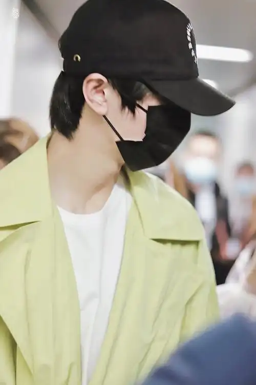 朱志鑫穿风衣了啊啊啊啊啊进来看长腿新图