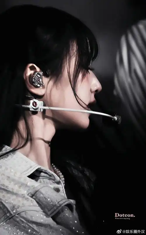 张元英下颌线##张元英侧脸饭拍