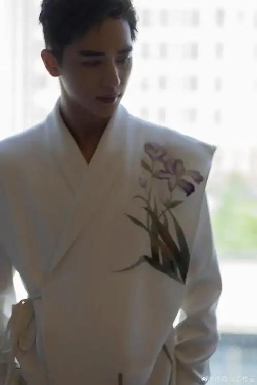 许魏洲鸢尾花新中式造型##古韵新声中秋