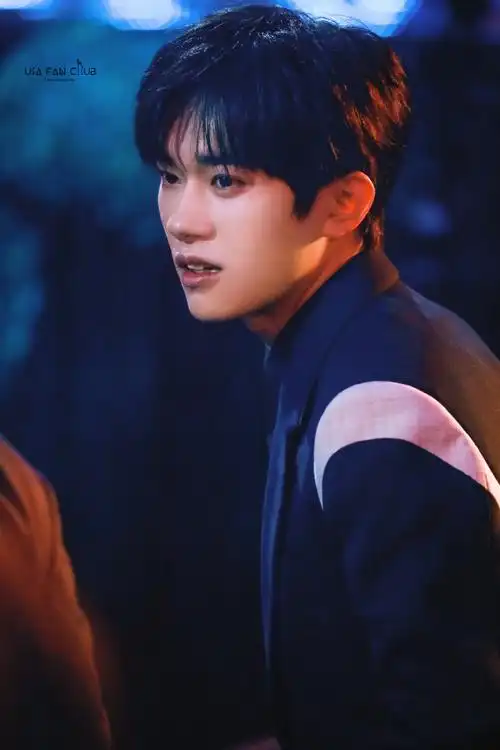 易烊千玺超话  2021 /0801 /210801  长津湖发布会  小豹子  #四字 易