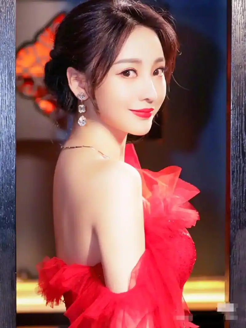 美丽俏佳人(1)#柳岩#性感御姐#美女明星壁纸写真#这谁顶得 - 抖音