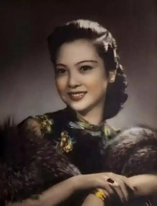 老照片:民国时期的女子,大气端庄