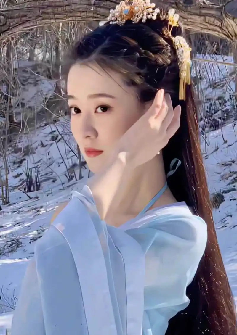 乔欣穿汉服也太美了,网友直呼:快多拍点古装剧吧!